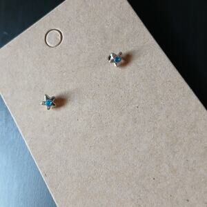 Tiny Silver Star Aqua Blue Gem Stud Earrings 1/8 inch diameter crystal EUC